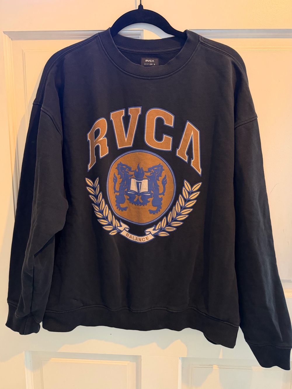 Black RVCA Letterman university Crewneck sweatshirt
Women’s small surf brand